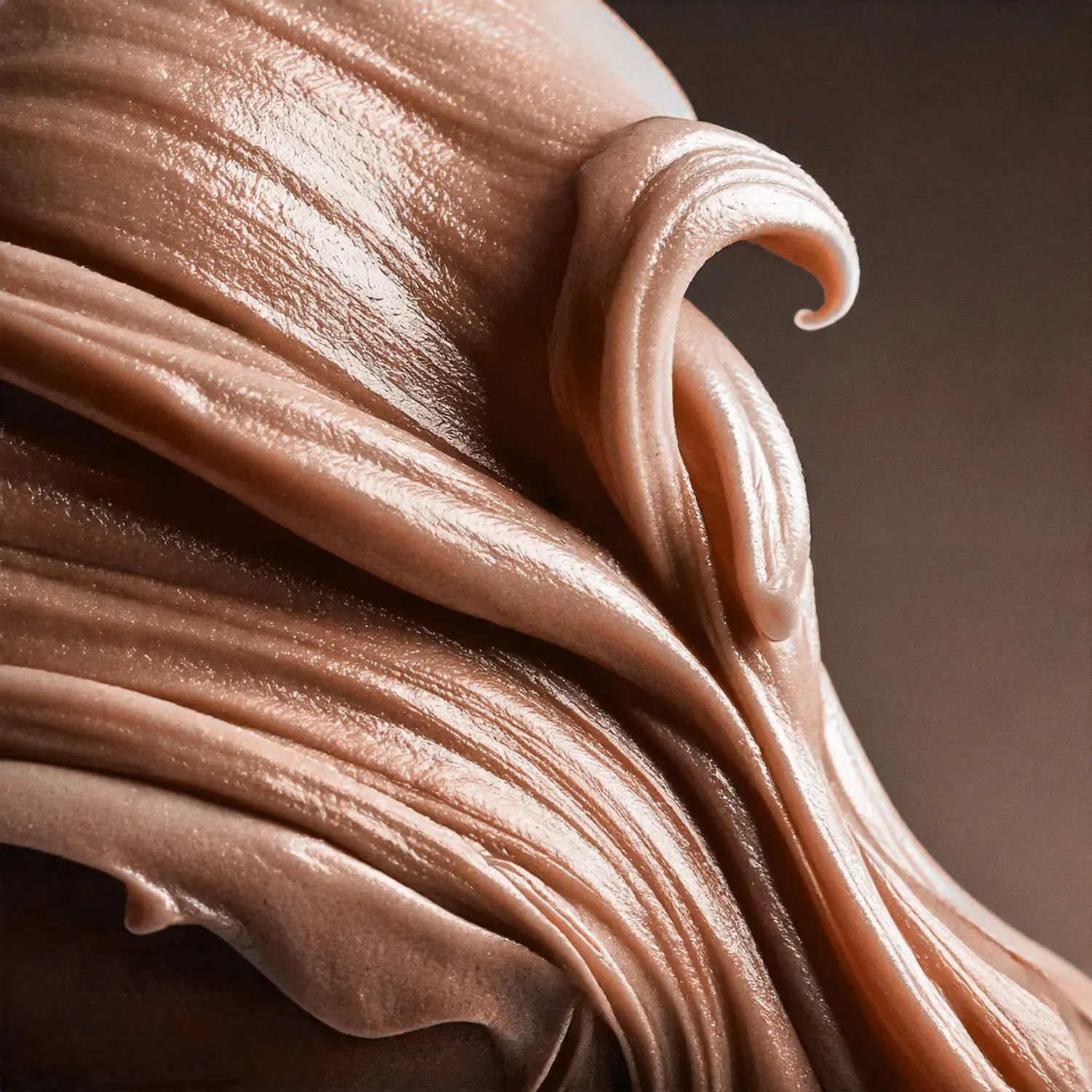 Близък план на кремообразна текстура в цвят Mocha Mousse за интериорен дизайн.